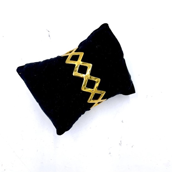 Rustic‎ Cuff Diamond Shape Gold Tone Bracelet - Picture 1 of 4